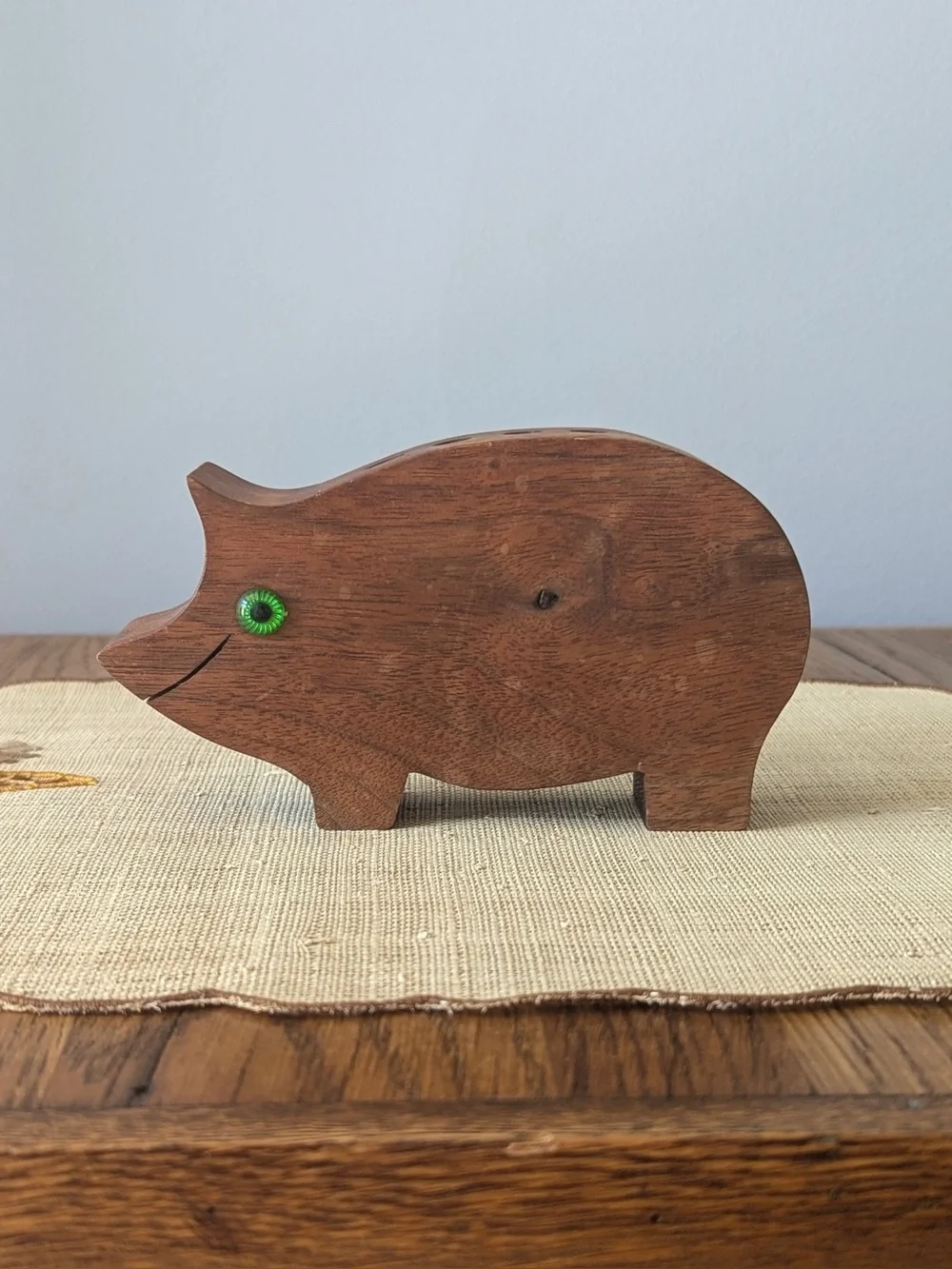 Vintage Hand-carved Wooden Walnut Green-eyed Pig Pencil Holder Desk Organizer 🐷